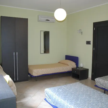 Alojamento de Acomodação e Pequeno-almoço Piano Verde Casa Vacanze 3*